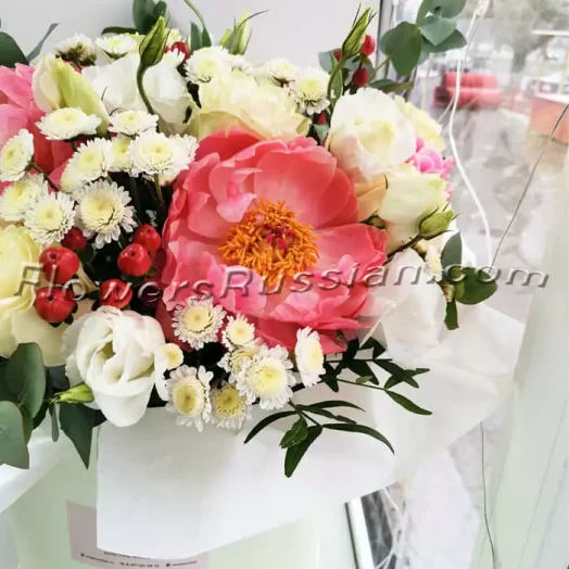 Blushing Beauty Hat Box, Flower Delivery to Russia, FlowersRussian