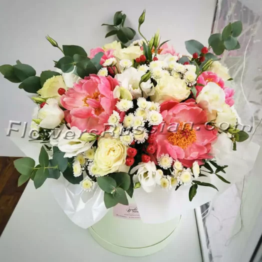 Blushing Beauty Hat Box, Flower Delivery to Russia, FlowersRussian