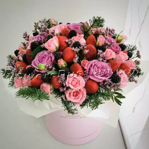 Sweet Spritz Hat Box, Flower Delivery to Russia, FlowersRussian